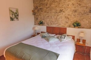 1 bedroom, iron/ironing board, WiFi, bed sheets - Cosy gîte for 6 people in the heart of the Fontfroide massif (Narbonne)