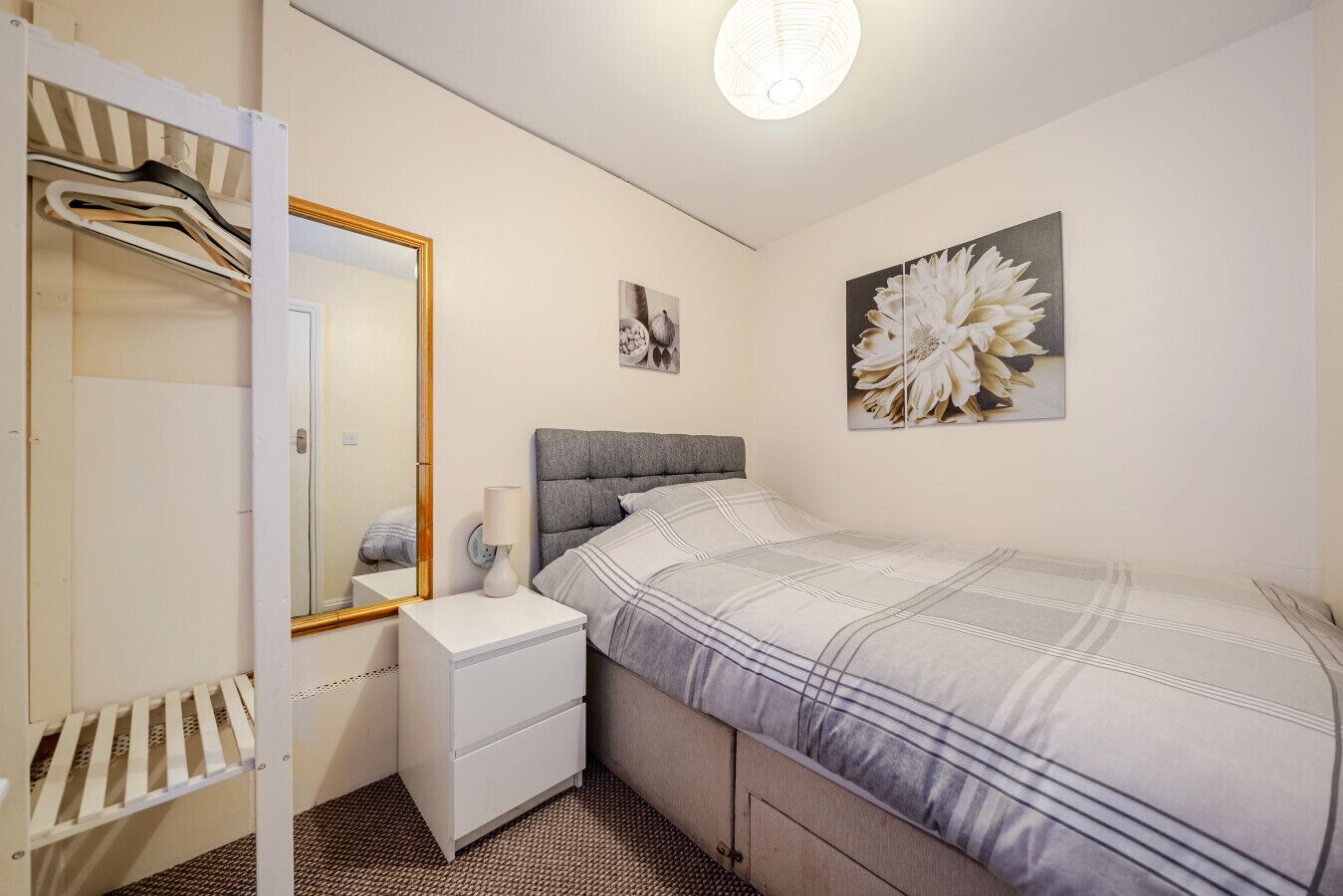 Desk, iron/ironing board, WiFi, bed sheets