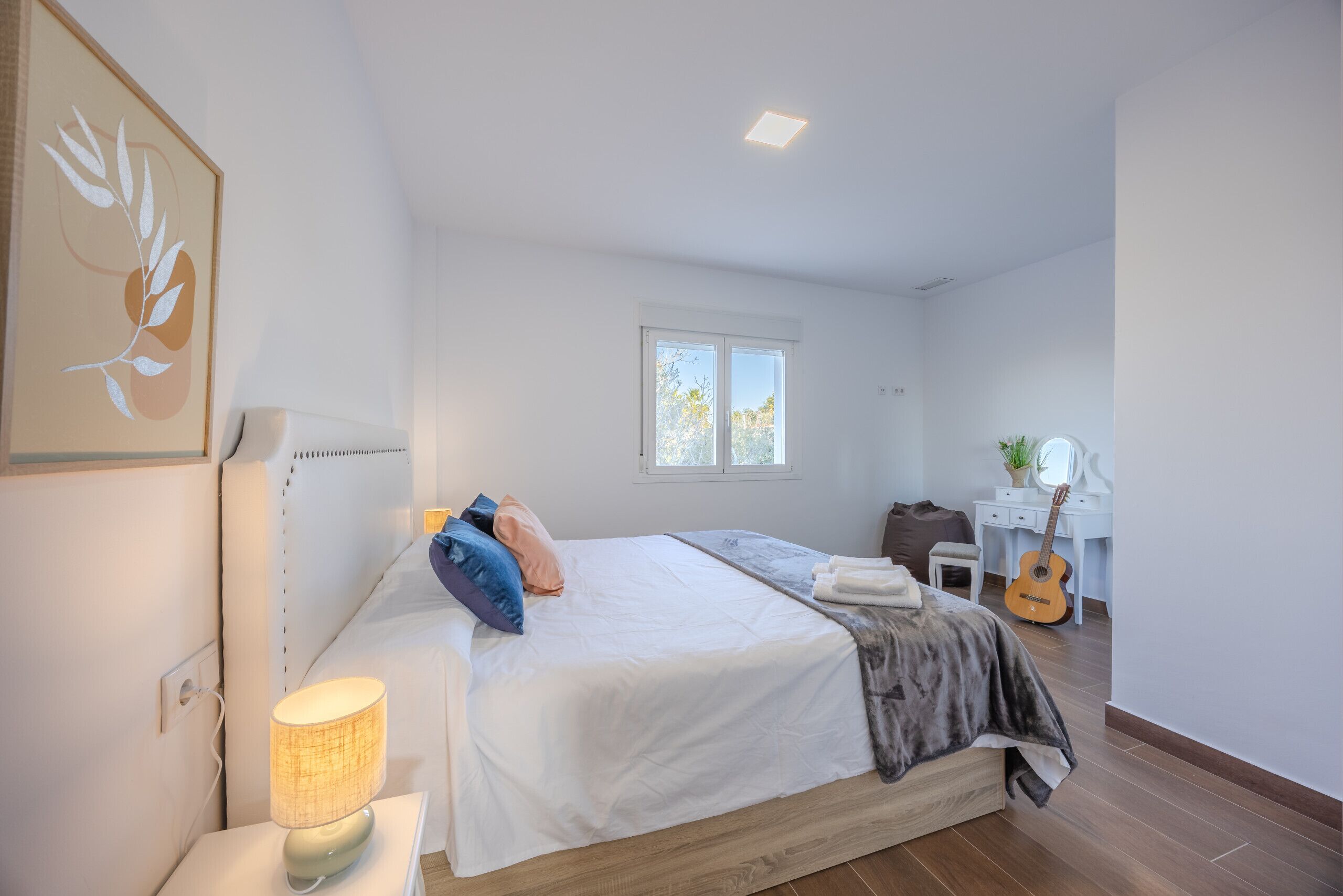 9 bedrooms, bed sheets