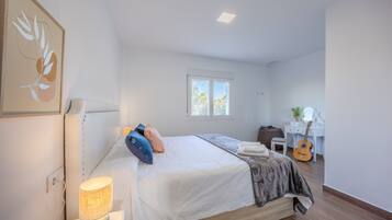 9 bedrooms, bed sheets