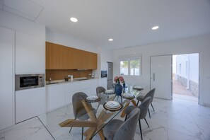 Dishwasher, coffee/tea maker, cookware/dishes/utensils - Psicomagia Deluxe Villa by Fidalsa (Dolores)