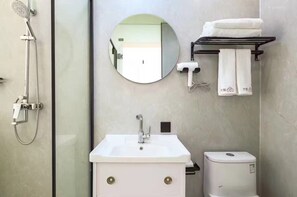 Classic Triple Room | Bathroom | Slippers, towels - IMMERSING (Beijing)