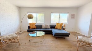 TV, fireplace, books - Joshua Tree Forest, Heated* Pool, Sauna, Remodeled (Yucca Valley)