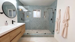 Shower, towels - Joshua Tree Forest, Heated* Pool, Sauna, Remodeled (Yucca Valley)