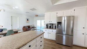 Interior - Joshua Tree Forest, Heated* Pool, Sauna, Remodeled (Yucca Valley)