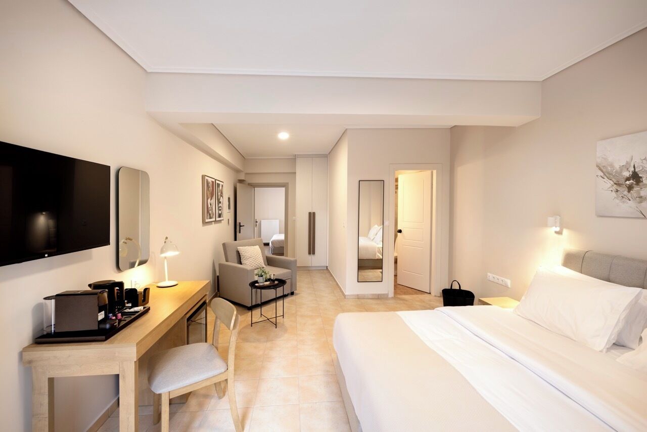 Room, Mountain View | In-room safe, desk, laptop workspace, soundproofing