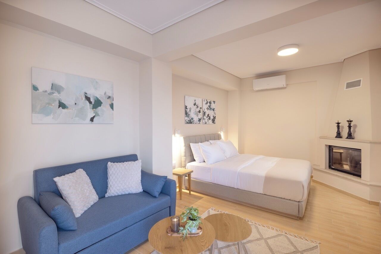 Room, Balcony, Lake View | Living area