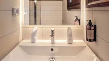 Room, Lake View | Bathroom | Shower, hair dryer, slippers, towels