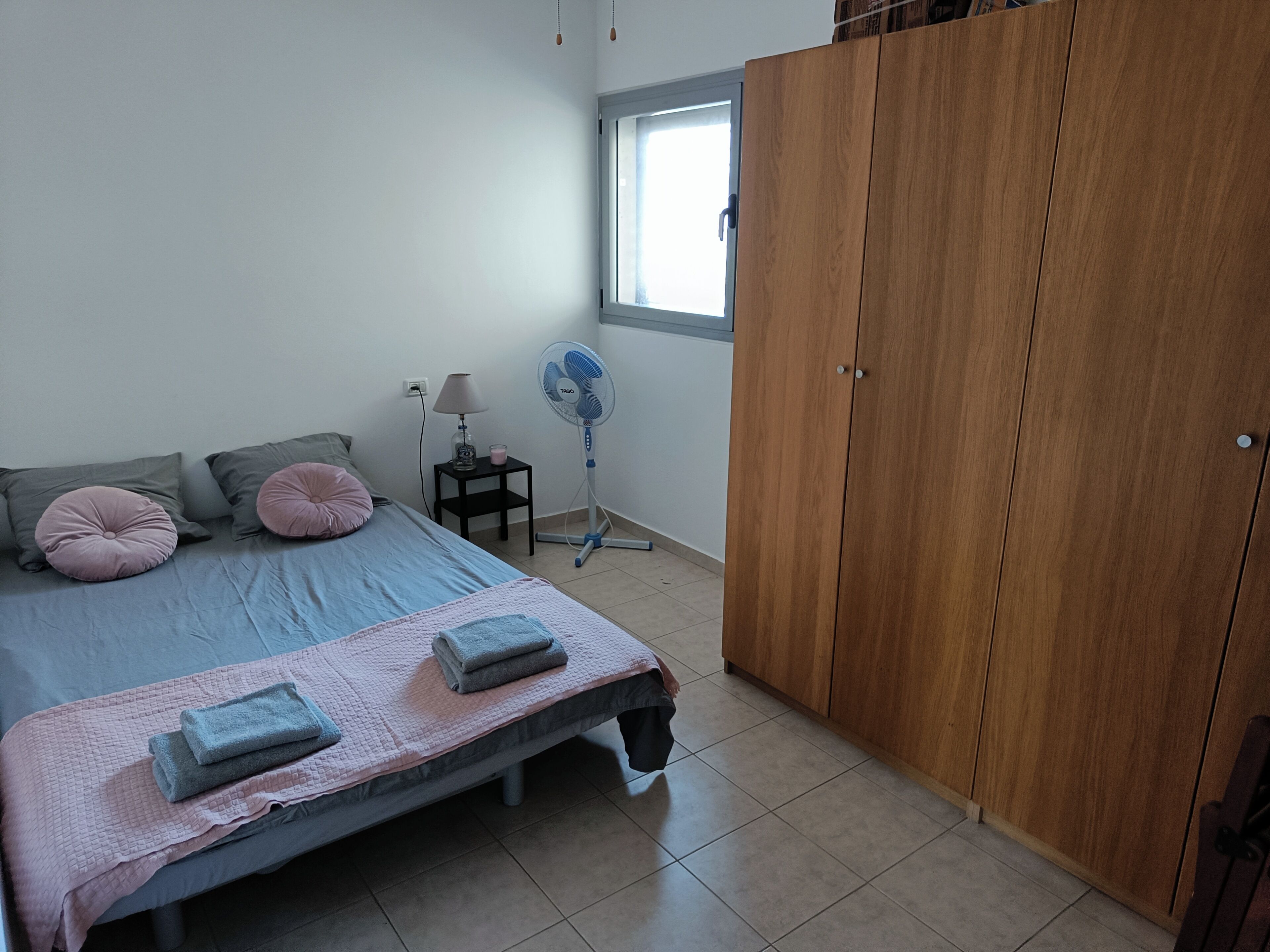 Iron/ironing board, internet, bed sheets