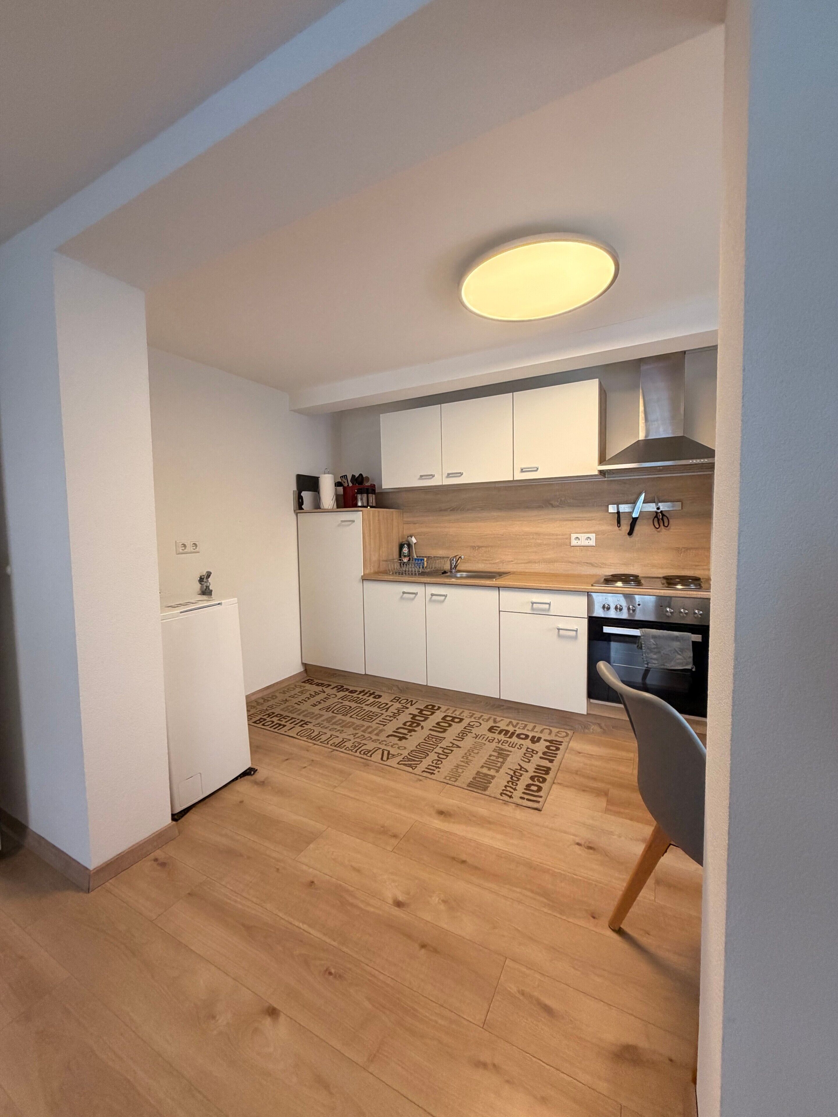 Réfrigérateur, four, plaque de cuisson, cafetière/bouilloire