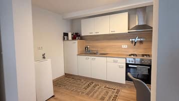 Réfrigérateur, four, plaque de cuisson, cafetiÚre/bouilloire