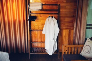 Kamar Double Basic untuk 1 Orang | Interior