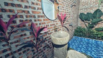 Kamar Double Basic untuk 1 Orang | Halaman properti