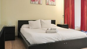Bügeleisen/Bügelbrett, kostenloses WLAN, Bettwäsche