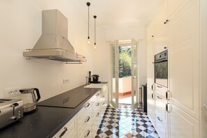 Fridge, microwave, stovetop, dishwasher - Lake 270 Apartment (stresa)