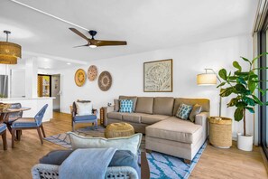 TV - Oceanfront Modern Coastal Remodel - Serene Sunsets & Relaxation on Large Lanai (Lahaina)