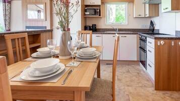 Cookware/dishes/utensils