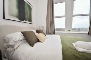 1 bedroom, desk, iron/ironing board, WiFi - Spacious & Bright 1BED Apartment nr Etihad Stadium (Manchester)