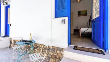 Studio, meerdere bedden, kitchenette, uitzicht op stad | Buiten dineren