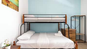 Studio, meerdere bedden, kitchenette, uitzicht op stad | Lakens van Egyptisch katoen, luxe beddengoed, individueel gedecoreerd