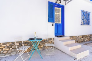 Studio, Multiple Beds, Kitchenette, City View | Exterior detail
