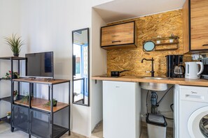 Studio, Multiple Beds, Kitchenette, City View | Private kitchenette | Mini-fridge, microwave, stovetop, coffee/tea maker - Zulu Studio & Terrace in Larnaca (Larnaca)