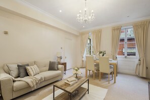 Living area - Upscale Central London Apartment (London)
