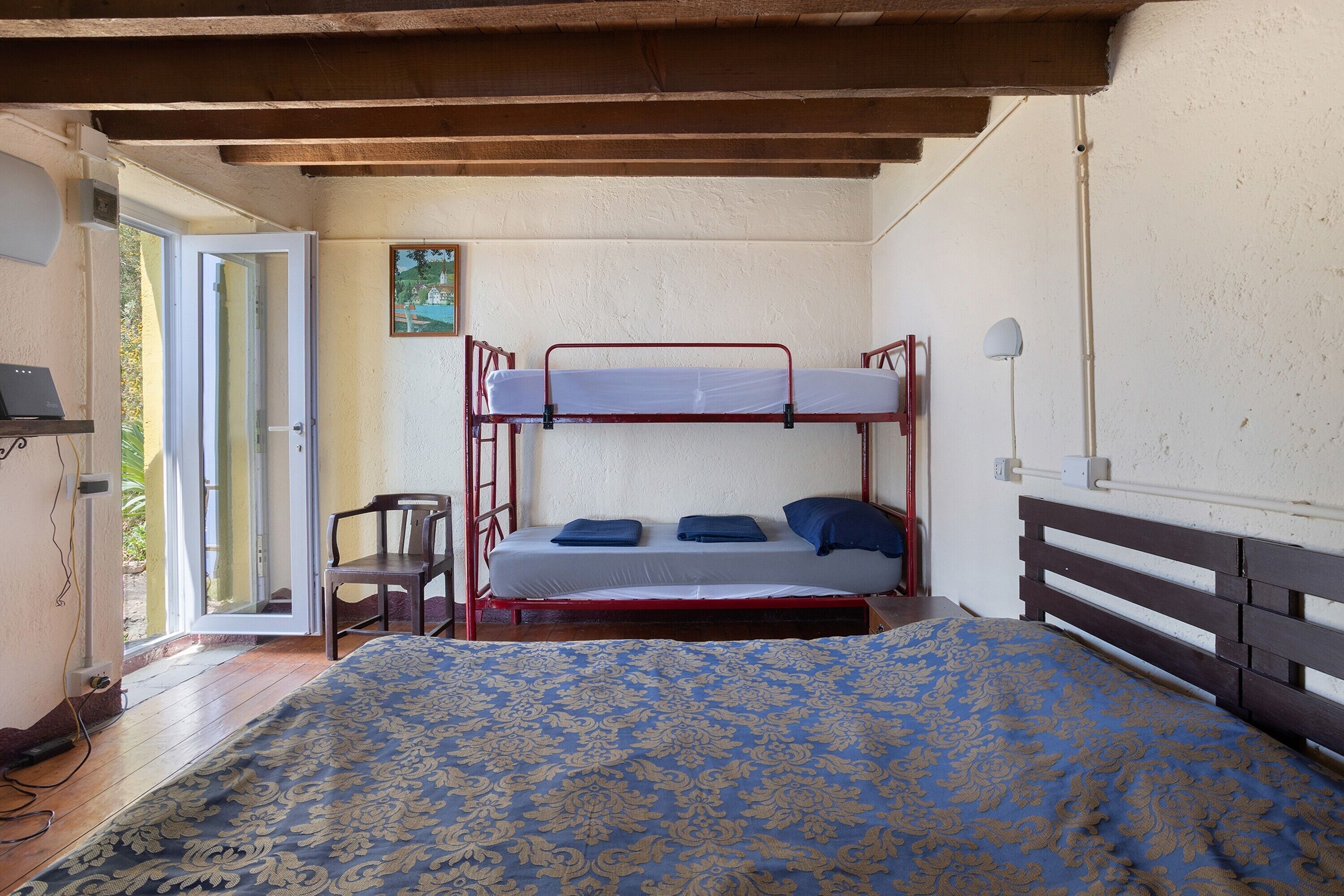 WiFi, bed sheets