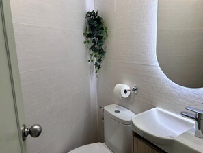 Shower, hair dryer, towels, soap - CasaMar Playa (Estepona)