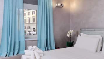 Minibar, caja de seguridad en la habitación y escritorio