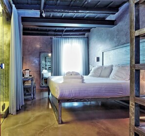 Superior Double Room | Minibar, in-room safe, desk, free cribs/infant beds - Campo De' Fiori 27 Suite Rome (Rome)