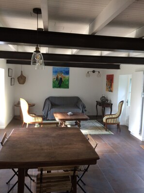 TV, books - CHARMING HOUSE BETWEEN PENESTIN AND ARZAL (Camoël)