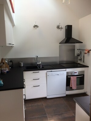 Fridge, microwave, oven, stovetop - CHARMING HOUSE BETWEEN PENESTIN AND ARZAL (Camoël)