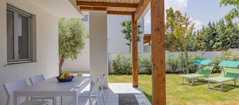 Color Dream Residence- Intimate Suite Pink