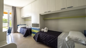 A modern hotel room with two beds, a desk, and a view of the outdoors. - Color Dream Residence- Intimate Suite Pink (Capitolo)