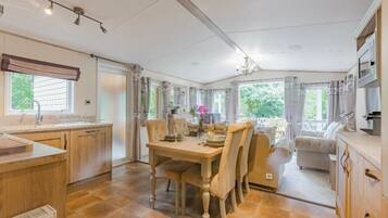 Dishwasher, cookware/dishes/utensils