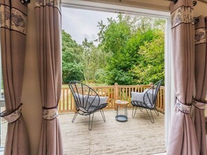 Terrace/patio - Stonechat - Kelling Heath Holiday Park - 18664 (Holt)