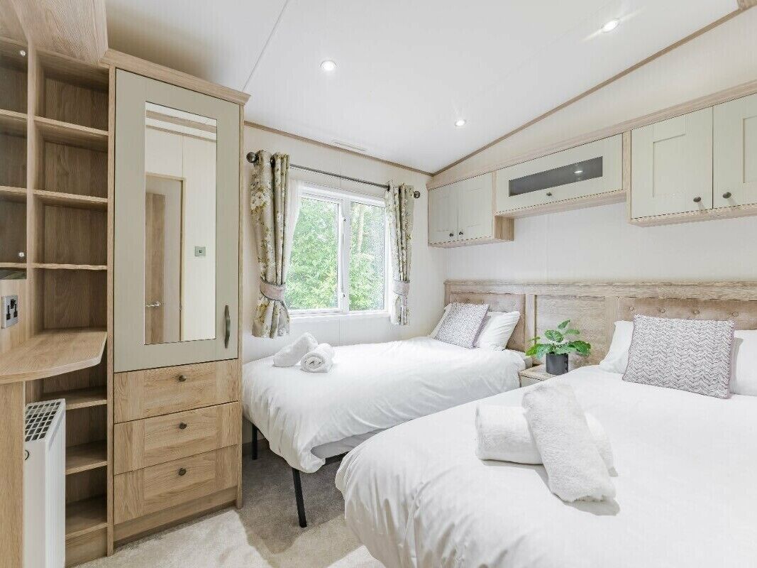 2 bedrooms, individually decorated, individually furnished