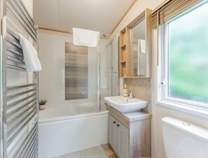 Shower - Stonechat - Kelling Heath Holiday Park - 18664 (Holt)