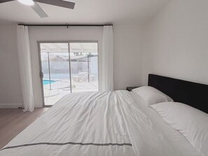 4 bedrooms, WiFi, bed sheets - Spacious 4-bedroom house in charming Las Vegas with AC (Las Vegas)