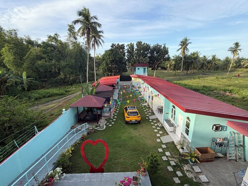 Couples Getaway with A.C./ WiFi/ Karaoke and complimentary water & coffee