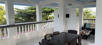 Couples Getaway with A.C./ WiFi/ Karaoke and complimentary water & coffee