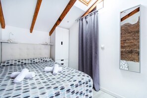 1 bedroom, iron/ironing board, travel cot, WiFi - Studio for couples with terrace on the beach (València)