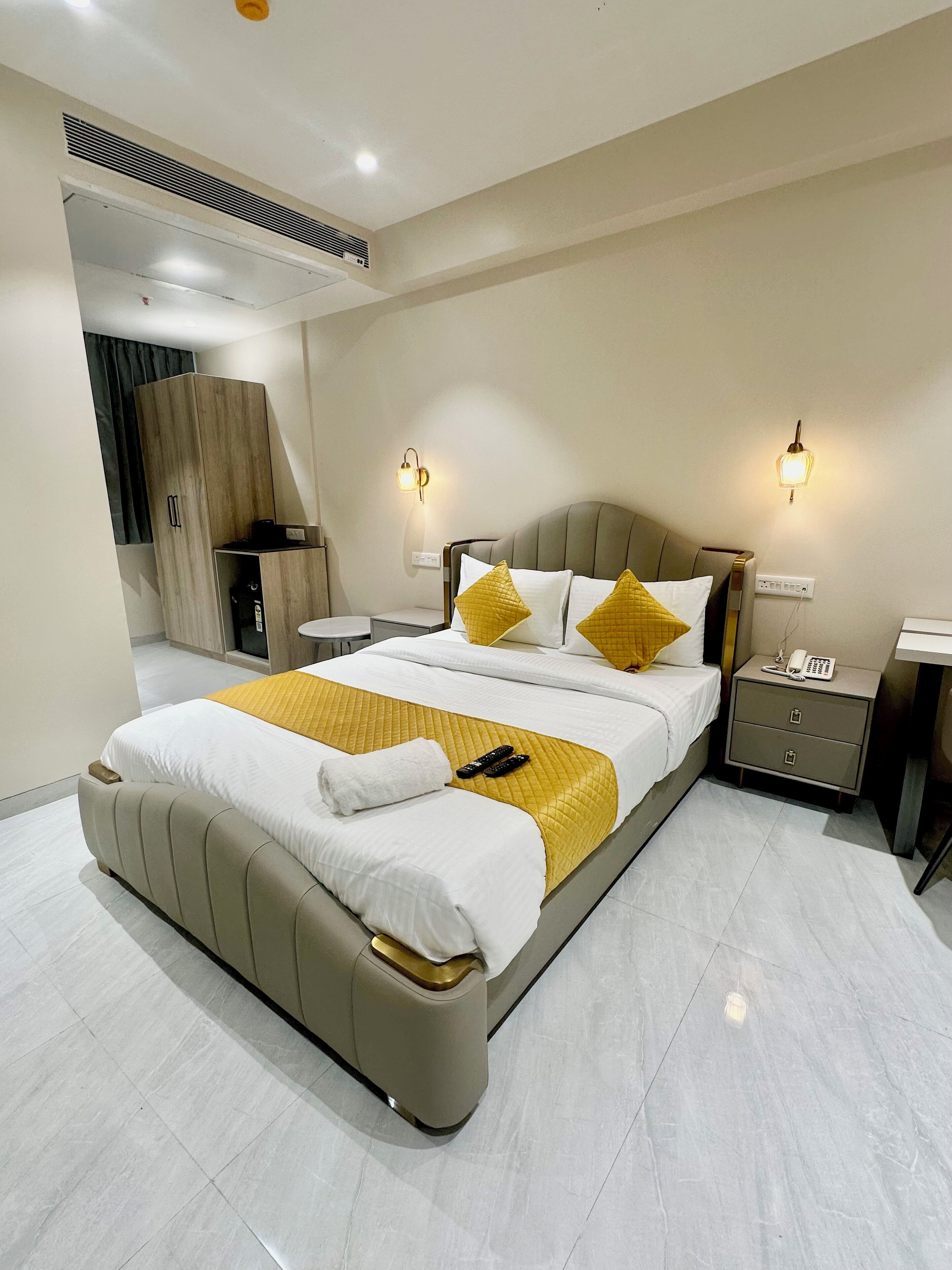 Business Suite, 1 Bedroom, Refrigerator, City View