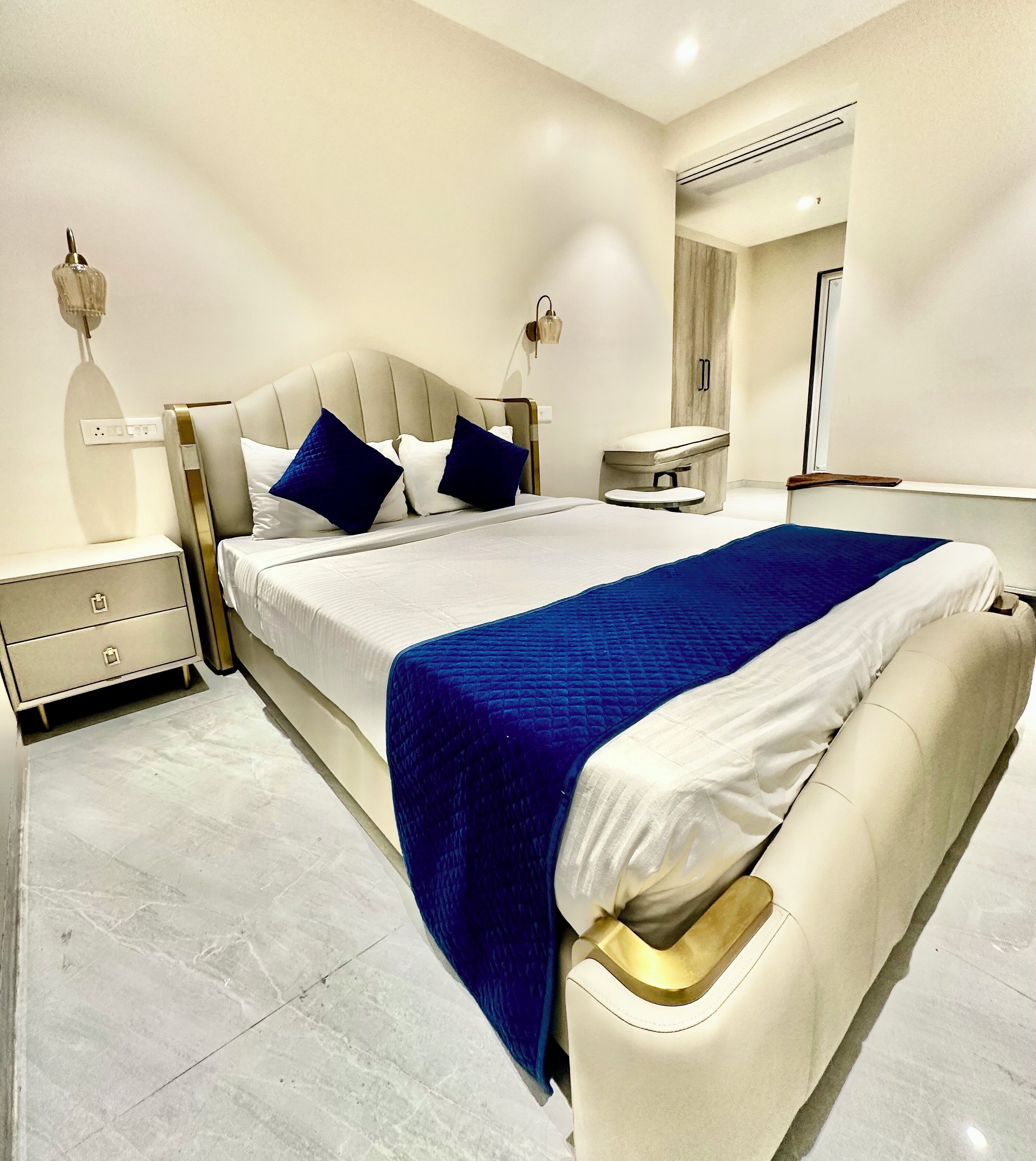 Deluxe Double Room, City View | Desk, free WiFi