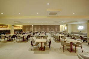 Frokostbuffé hver dag (INR 250 per person)