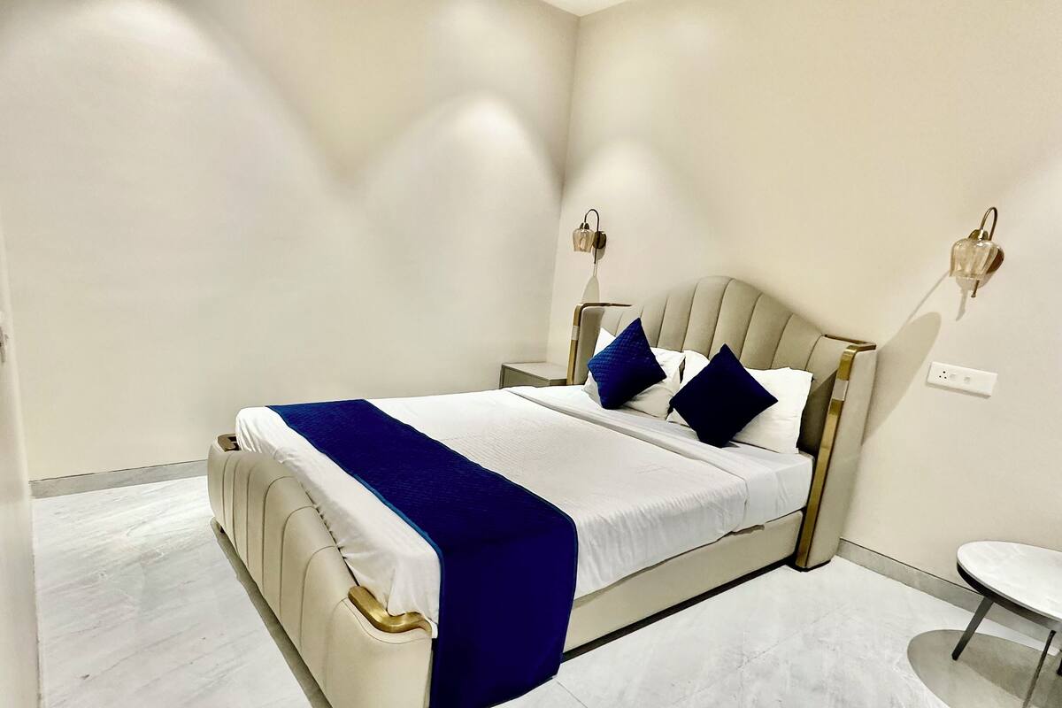 Quarto casal luxo, vista para a cidade | Escrivaninha, Wi-Fi de cortesia