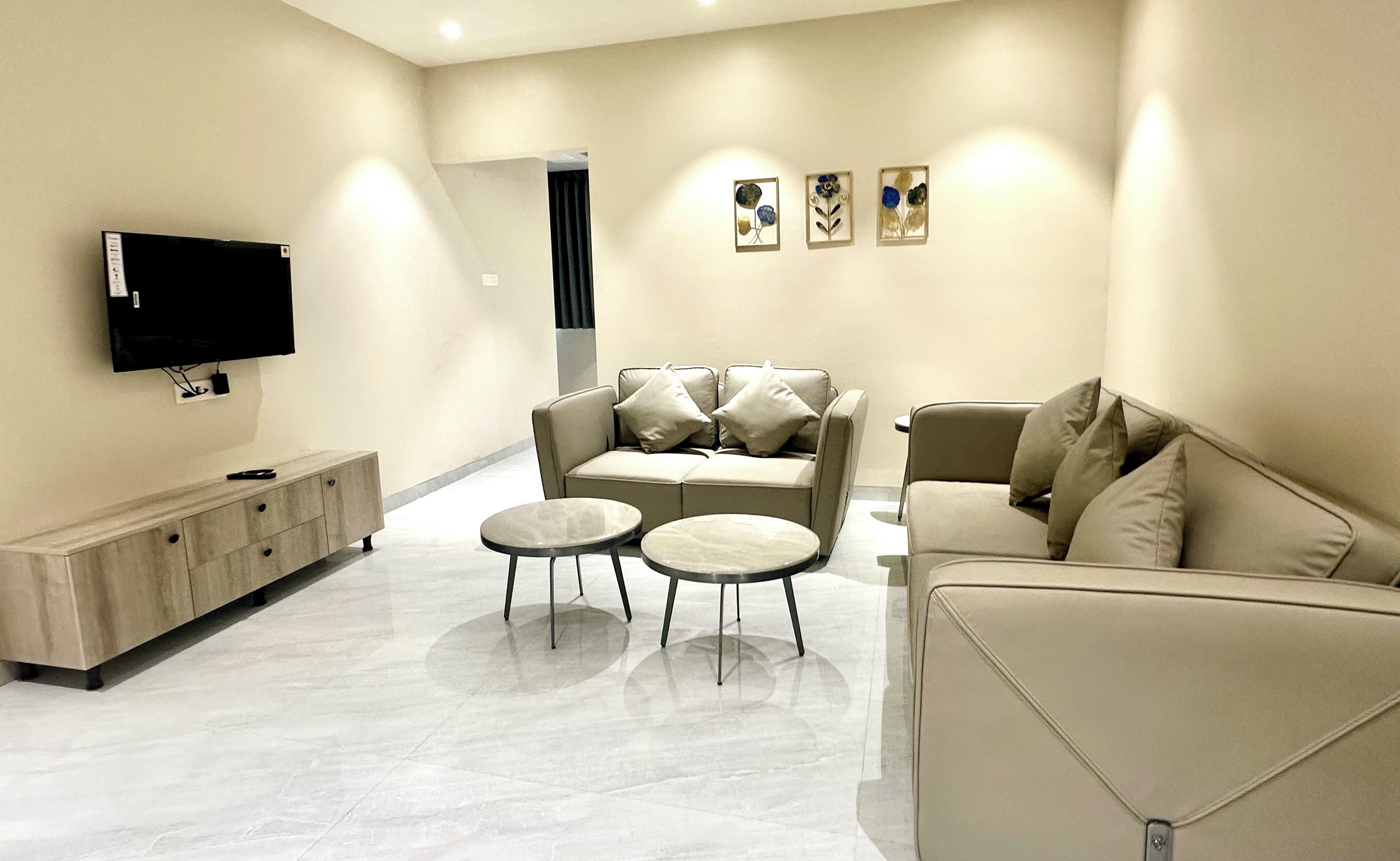 Signature Studio Suite, 1 Bedroom, Balcony, City View