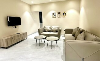 Signature Studio Suite, 1 Bedroom, Balcony, City View