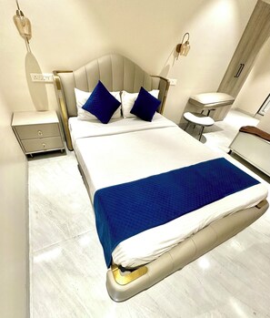 Quarto casal luxo, vista para a cidade | Escrivaninha, Wi-Fi de cortesia